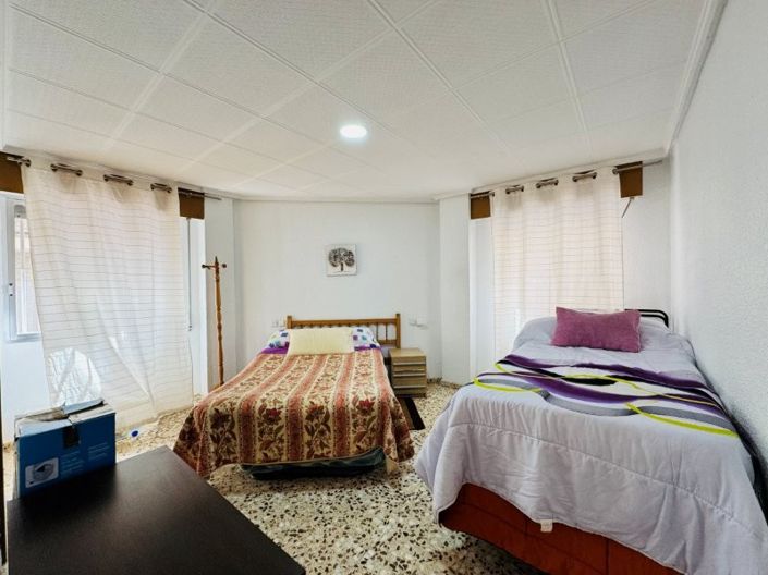 Image No.14-3 Bed Property for sale