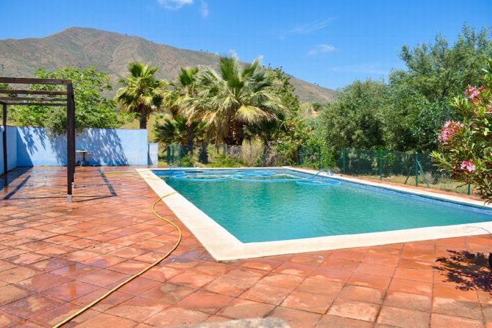 Image No.2-4 Bed Villa for sale