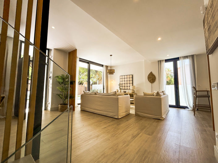 Image No.10-3 Bed Townhouse for sale