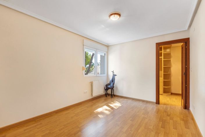 Image No.18-5 Bed Villa for sale