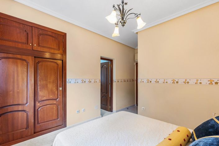 Image No.48-5 Bed Villa for sale