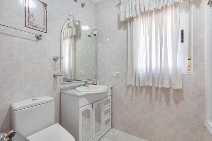 Image No.49-5 Bed Villa for sale