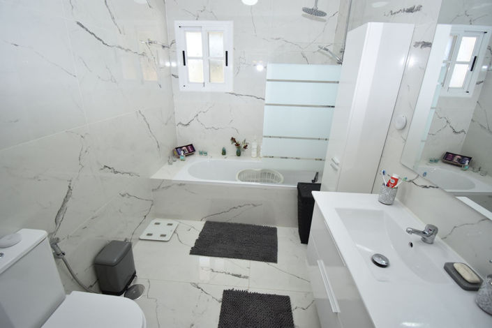 Image No.10-3 Bed House for sale