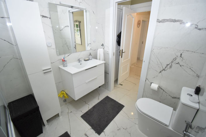 Image No.11-3 Bed House for sale