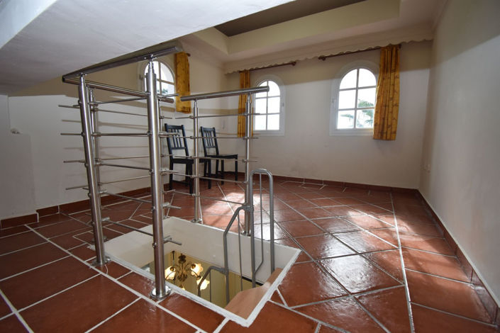 Image No.15-3 Bed House for sale