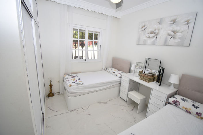 Image No.8-3 Bed House for sale