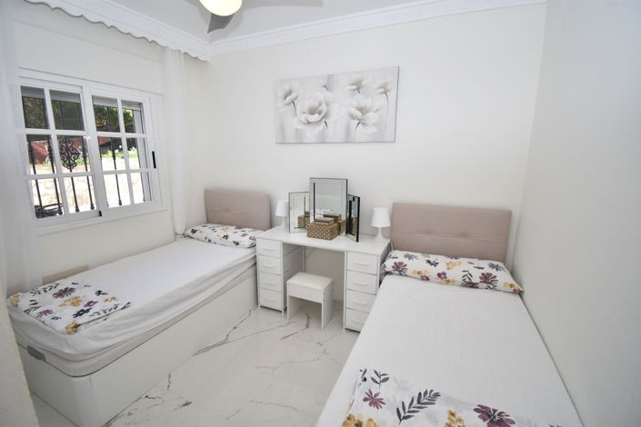 Image No.9-3 Bed House for sale