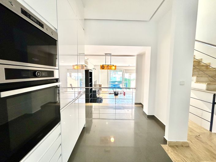 Image No.10-3 Bed Townhouse for sale