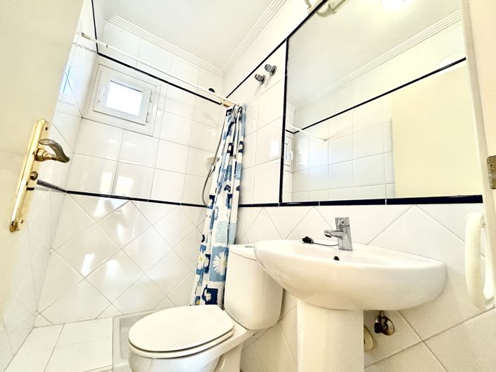 Image No.12-3 Bed Townhouse for sale