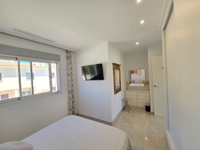 Image No.29-3 Bed Townhouse for sale