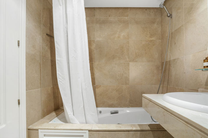 Image No.12-2 Bed Apartment for sale