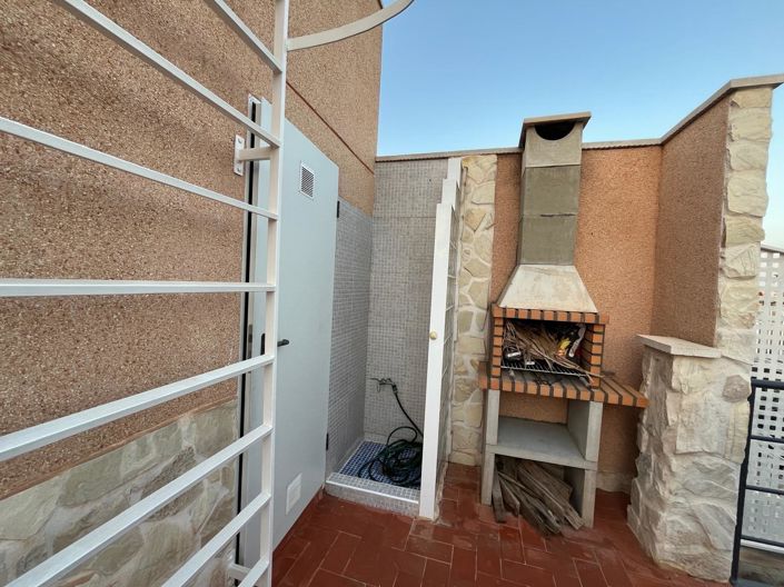 Image No.27-3 Bed Townhouse for sale