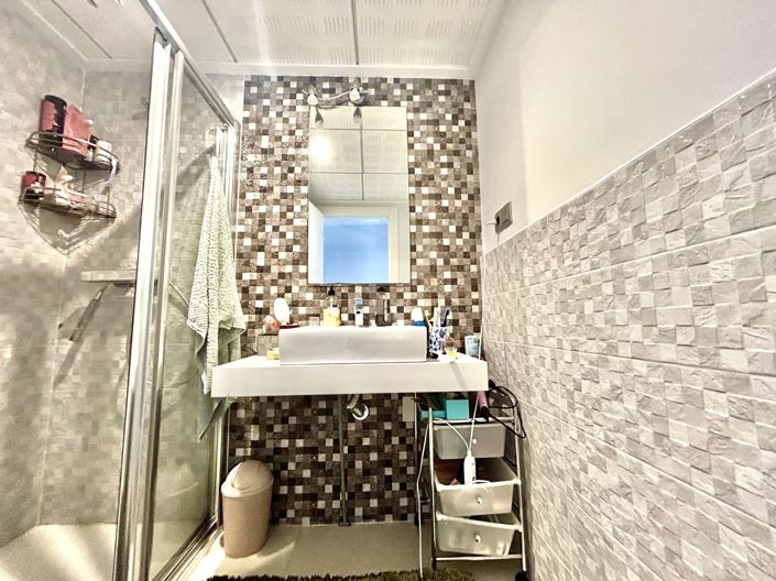 Image No.28-2 Bed Apartment for sale