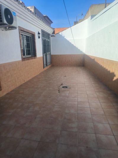 Image No.12-4 Bed Townhouse for sale