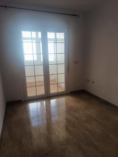 Image No.26-4 Bed Townhouse for sale