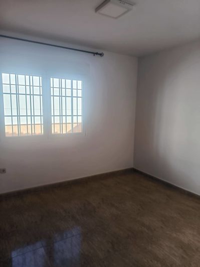 Image No.27-4 Bed Townhouse for sale