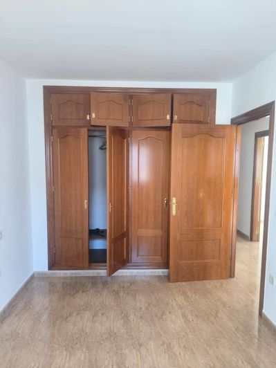 Image No.28-4 Bed Townhouse for sale