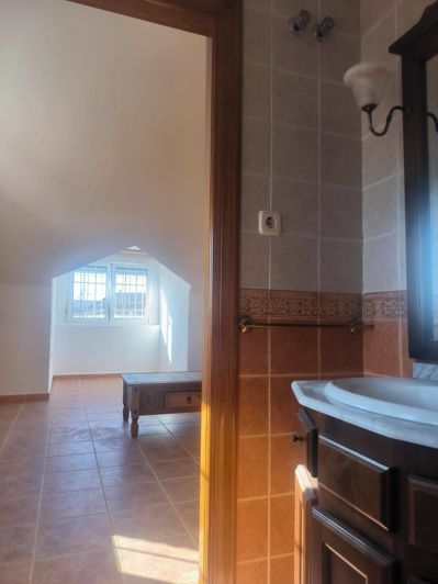 Image No.38-4 Bed Townhouse for sale