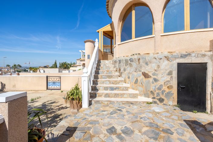 Image No.20-5 Bed Villa for sale