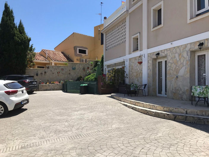 Image No.16-8 Bed House for sale