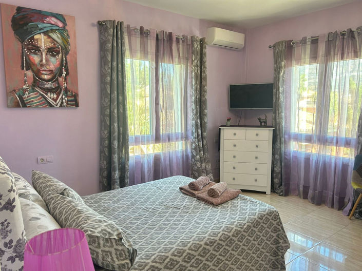 Image No.26-8 Bed House for sale