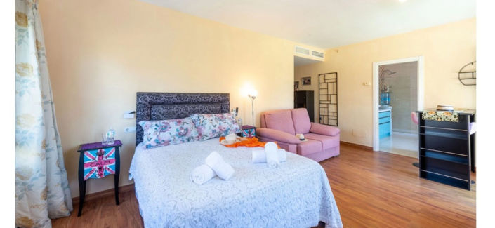 Image No.30-8 Bed House for sale