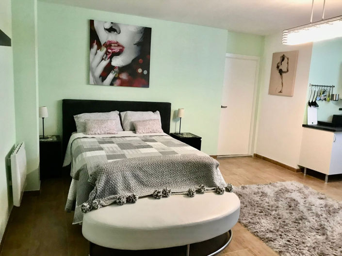 Image No.33-8 Bed House for sale