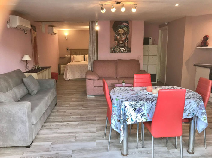 Image No.5-8 Bed House for sale