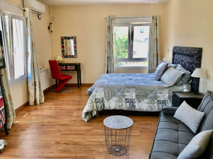 Image No.8-8 Bed House for sale