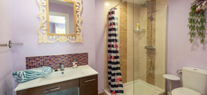 Image No.9-8 Bed House for sale