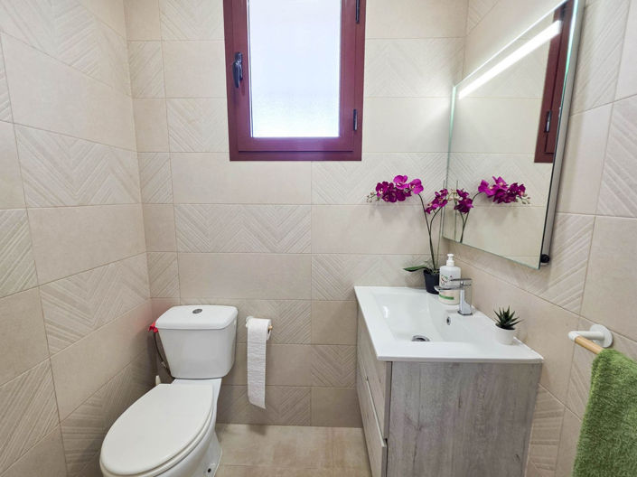 Image No.8-2 Bed Townhouse for sale