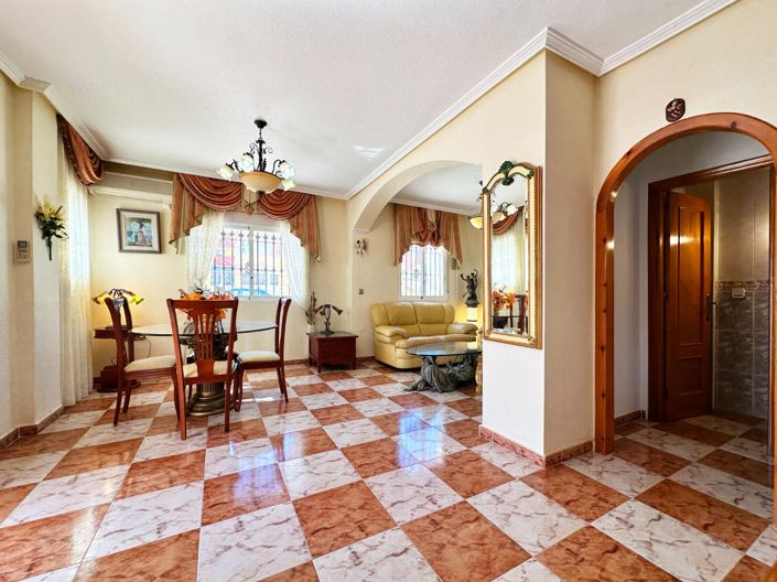 Image No.6-2 Bed Townhouse for sale