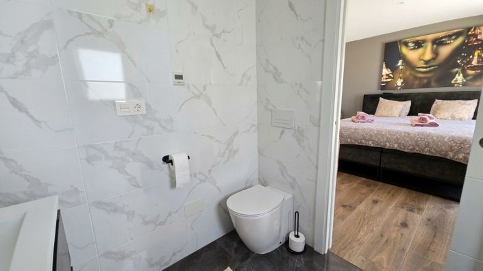 Image No.6-3 Bed House for sale