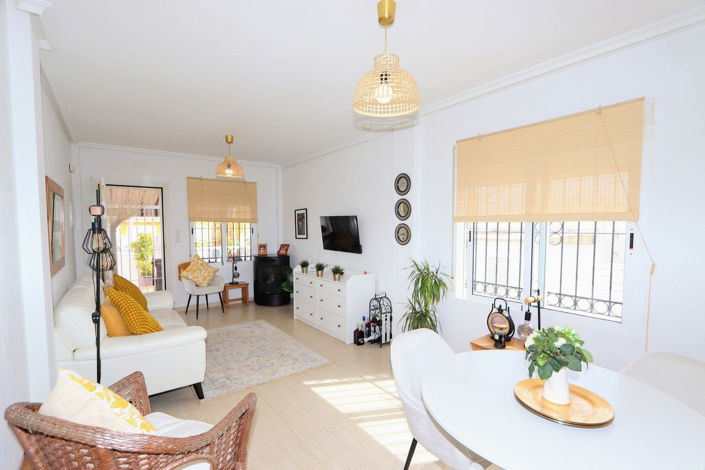 Image No.4-2 Bed House for sale