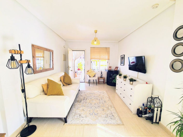 Image No.5-2 Bed House for sale