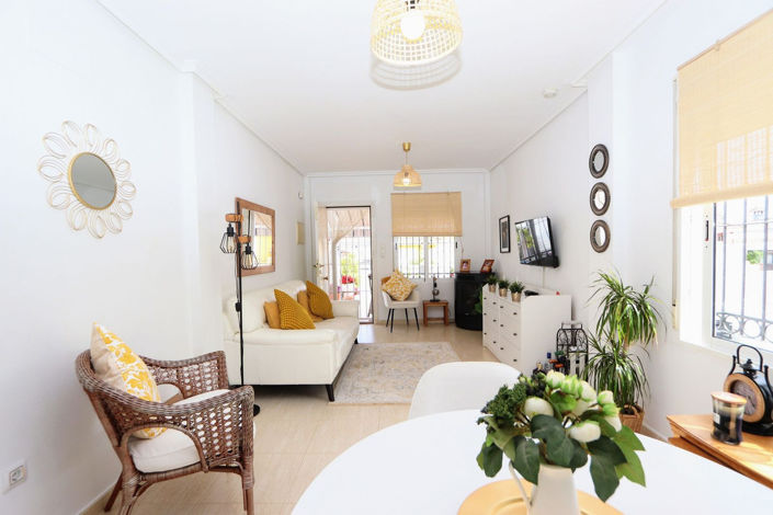 Image No.6-2 Bed House for sale