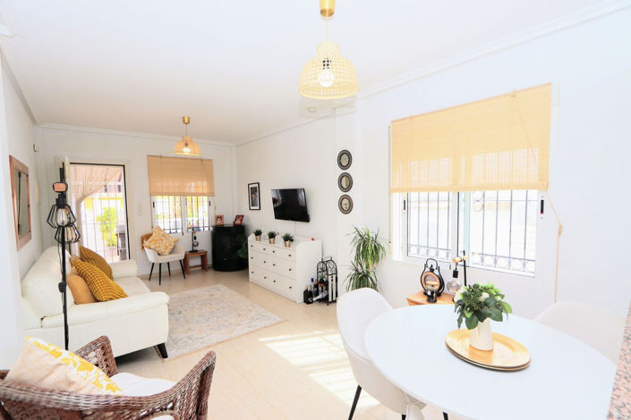 Image No.8-2 Bed House for sale