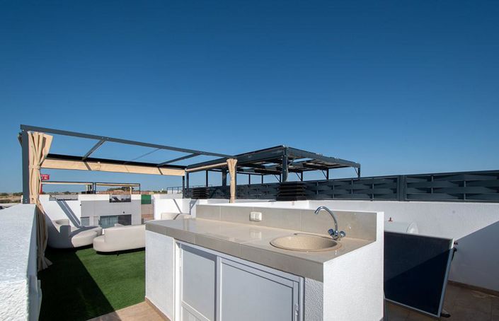 Image No.12-3 Bed Townhouse for sale