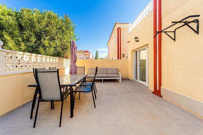 Image No.24-4 Bed House for sale