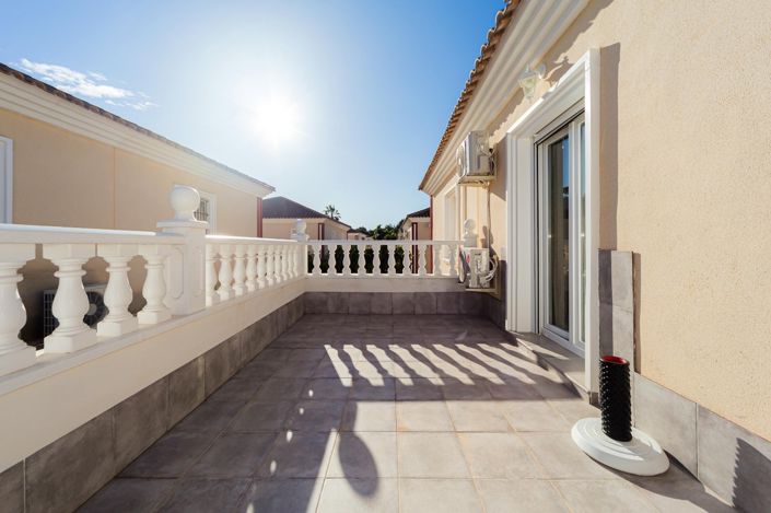 Image No.25-4 Bed House for sale