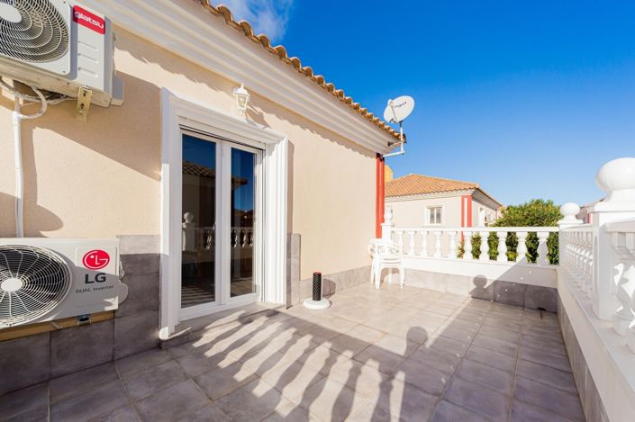 Image No.26-4 Bed House for sale