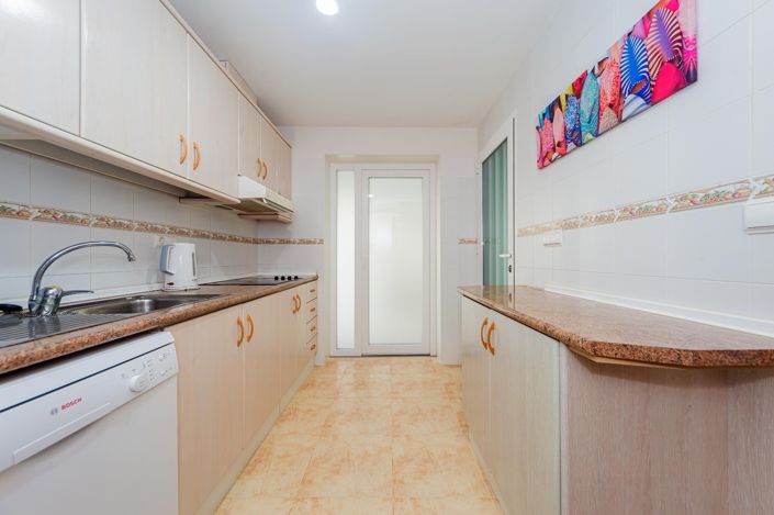Image No.6-4 Bed House for sale