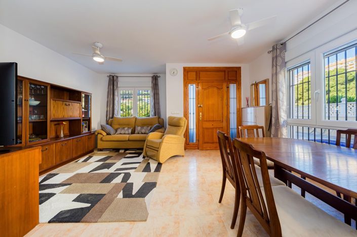 Image No.9-4 Bed House for sale