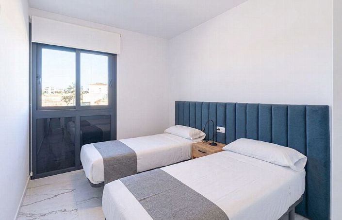Image No.10-2 Bed Property for sale