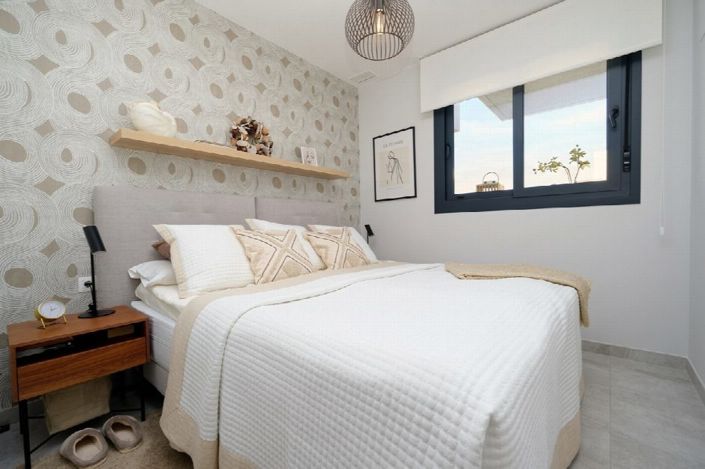 Image No.11-2 Bed Property for sale