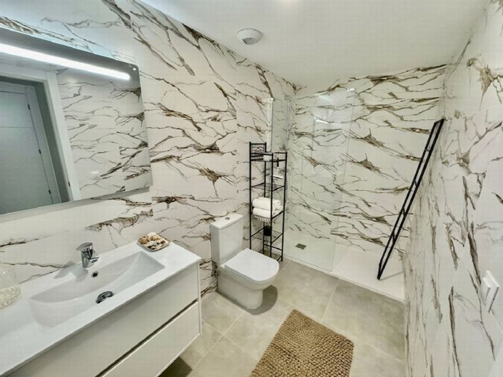 Image No.10-2 Bed Property for sale