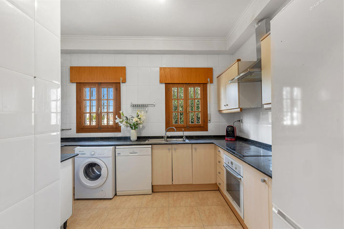 Image No.10-4 Bed Villa for sale