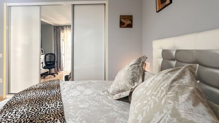 Image No.8-3 Bed Property for sale
