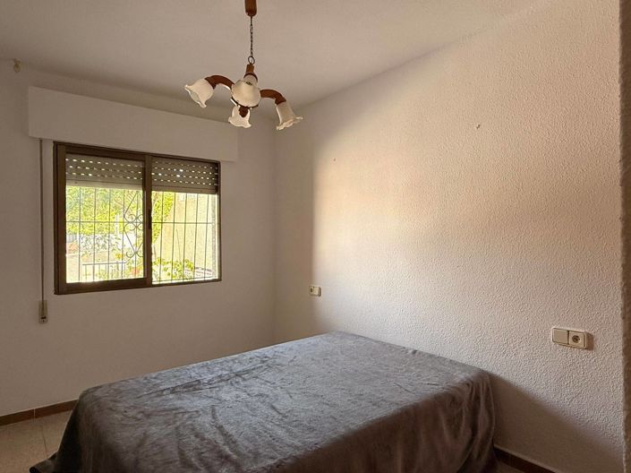 Image No.12-2 Bed House for sale