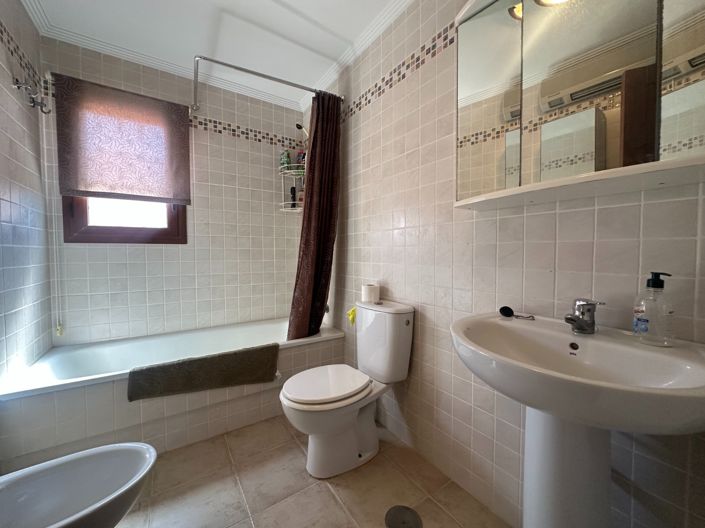 Image No.21-3 Bed House for sale